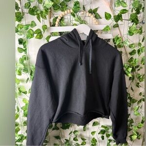 Elegant Black Cropped Hoodie Sweater